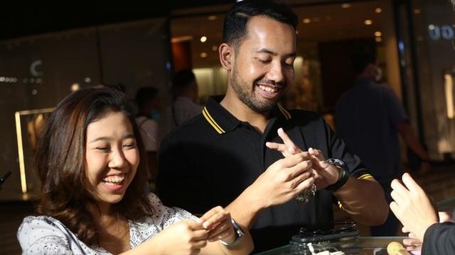 Kiky Saputri Berburu Cincin Bareng Kekasih