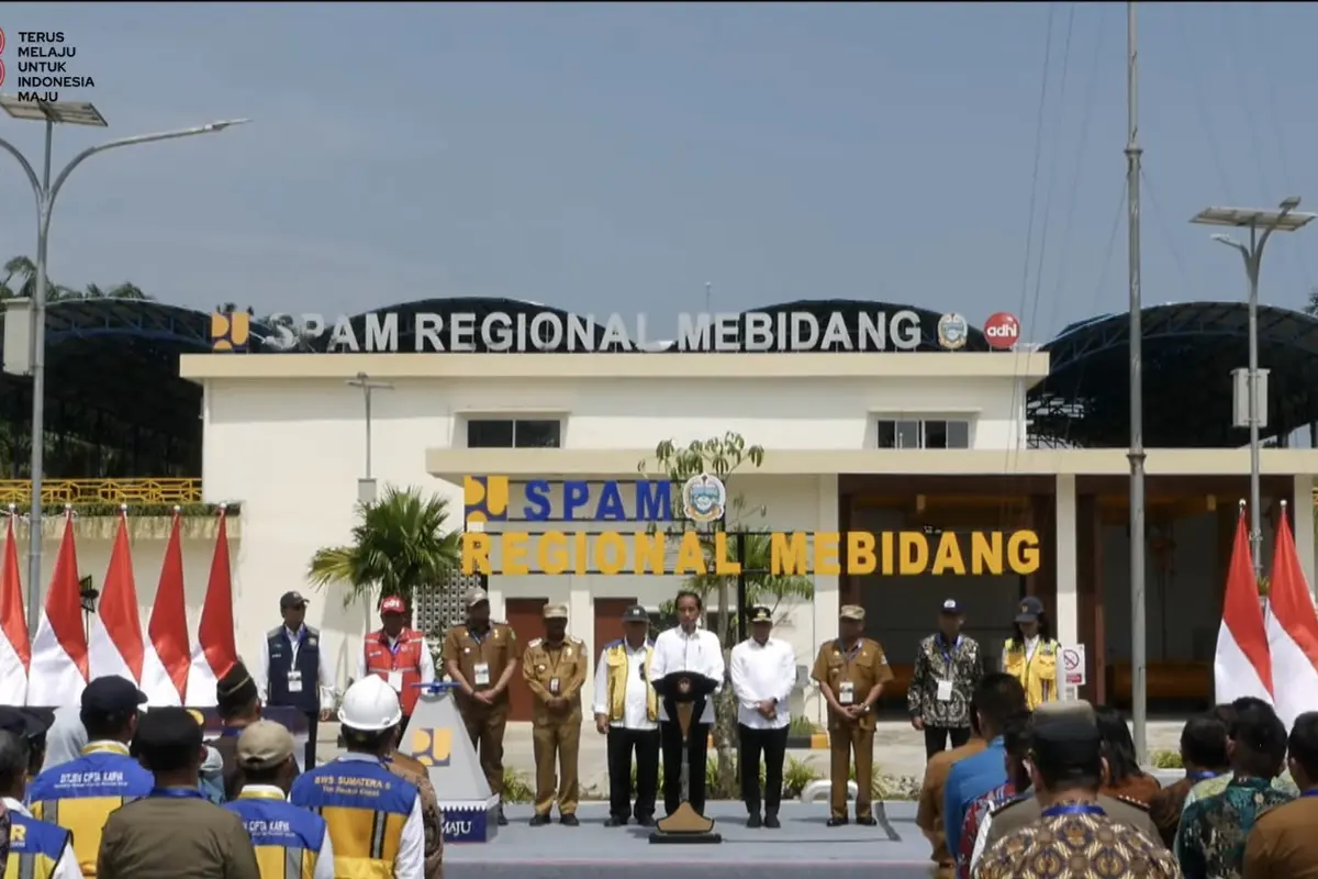 Presiden Joko Widodo (Jokowi) meresmikan Sistem Penyediaan Air Minum (SPAM) Regional Mebidang di Kota Binjai, Sumatera Utara.