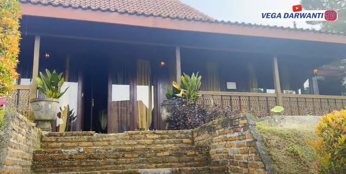 9 Potret Terbaru Vila Ruben Onsu yang Luas dan Asri, Punya Banyak Pendopo - Perlihatkan Tanaman Hasil Berkebun
