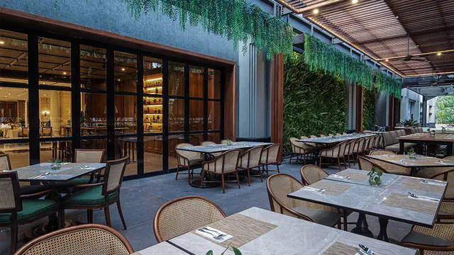 Outdoor area di Plataran Bandung