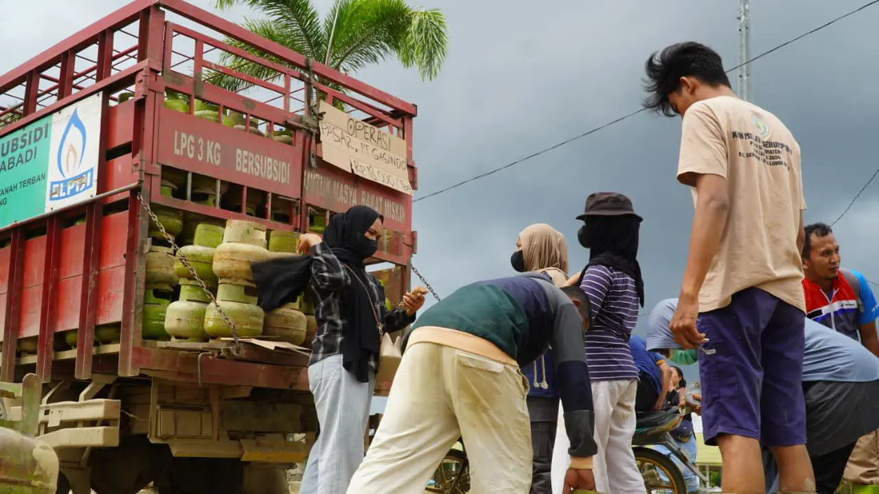 Operasi pasar gas LPG 3 Kg Pertamina