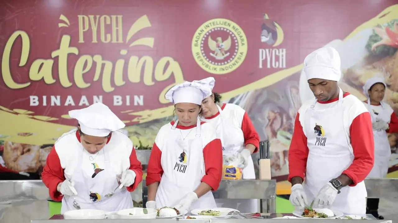 Papua Youth Creative Hub (PYCH) memiliki unit katering yang dioperasikan oleh anak-anak muda Papua binaan mereka (Istimewa)