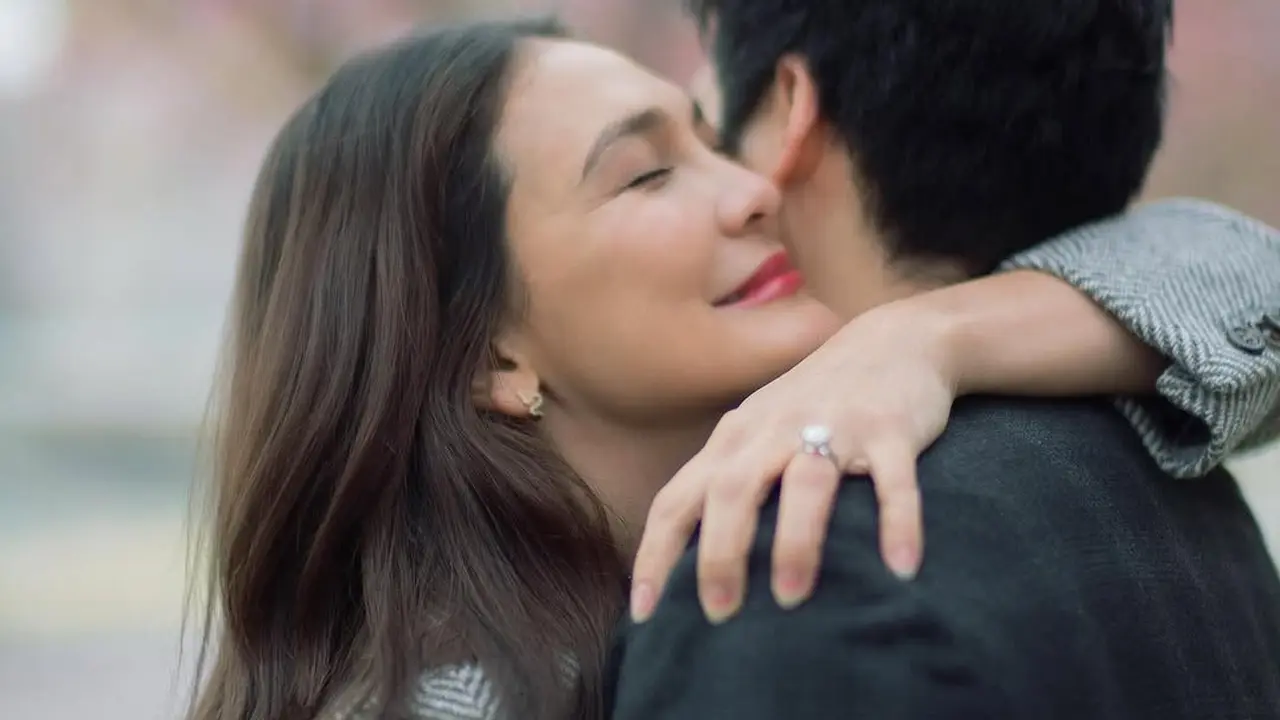6 Potret Ekspresi Bahagia Luna Maya ketika Dilamar Maxime, Dikabarkan Menikah 7 Mei di Bali