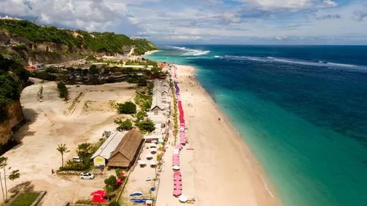 Private Villas of Bali menawarkan pemandangan alam sekaligus pantai yang populer di Bali.