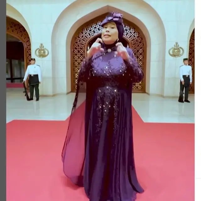 Nyanyi Pakai Bahasa Isyarat di Pernikahan Pangeran Abdul Mateen, Artis Senior Dewi Yull Tuai Pujian.  foto: Instagram @dewiyullofficial