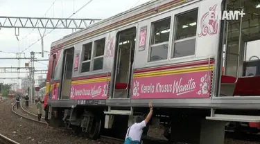 Perjalanan kereta commuter line mengalami gangguan, akibat anjloknya KRL di lintas stasiun Jatinegara dan Manggarai