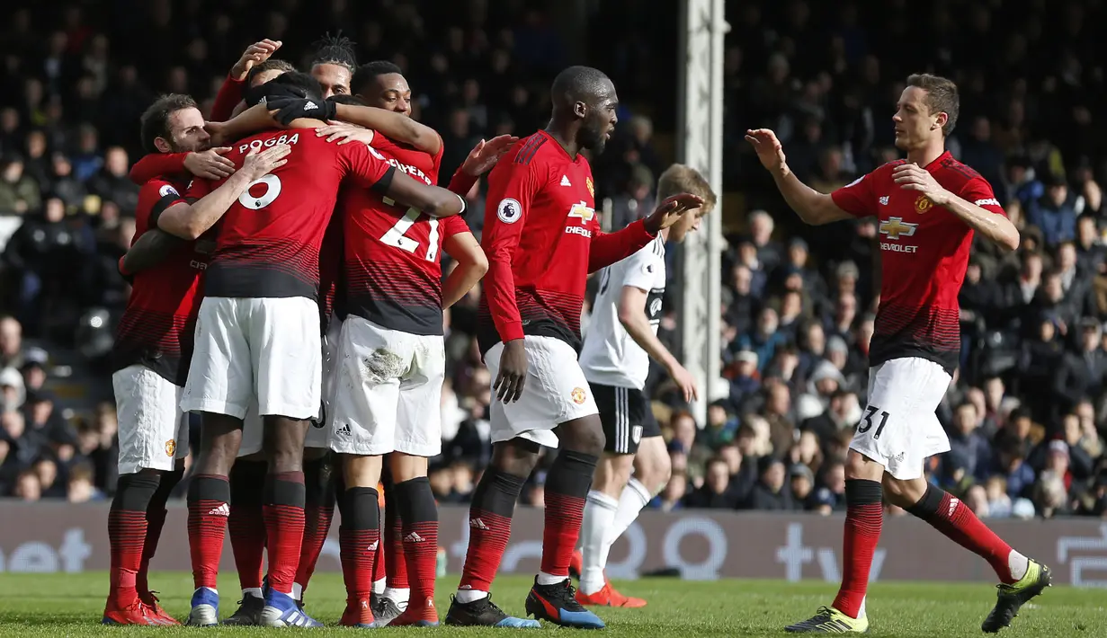 Manchester United hanya memiliki empat setengah bintang dengan overall rating 82. (AFP/Ian Kington)
