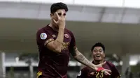 Striker PSM Makassar, Giancarlo Rodrigues, melakukan selebrasi usai mencetak gol ke gawang Shan United pada laga Piala AFC 2020 di Stadion Madya, Senayan, Jakarta, Rabu (26/2). PSM menang 3-1 atas Shan United. (Bola.com/Yoppy Renato)