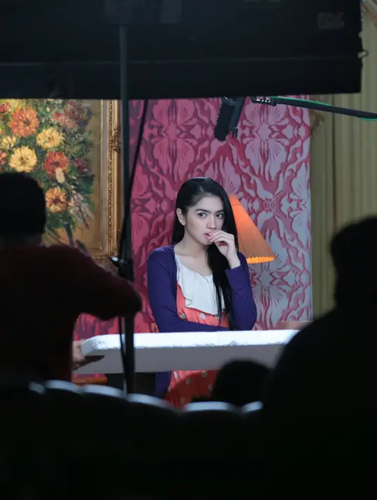 Angel Karamoy dan Steven Rumangkang menikah pada 2008. Dikaruniai dua orang anak Lovely Maria Rumangkang dan Junio McKenzie Rumangkang. Keduanya sepakat untuk mengasuh bersama. (Adrian Putra/Bintang.com)