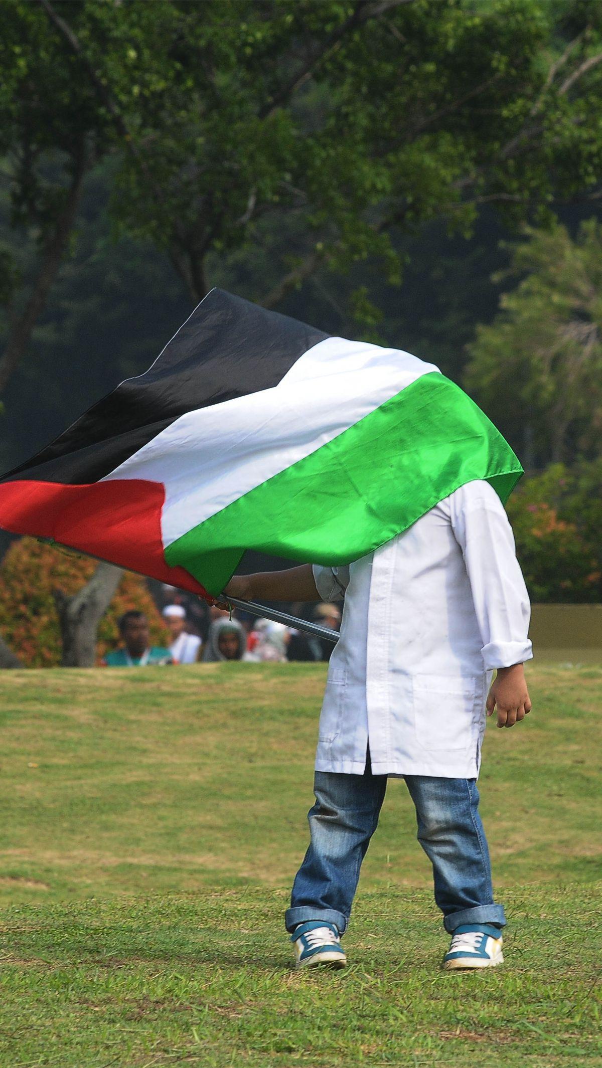 Tak hanya menyuarakan dukungan untuk Palestina, massa Munajat Kubro 212 memiliki setidaknya tiga tuntutan.