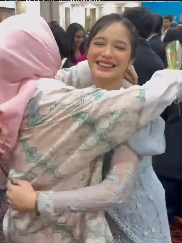 Shakiena Azalea Putri Pasha Ungu