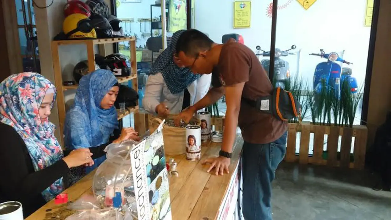 Beramal Sambil Hangout ala Komunitas Vespa
