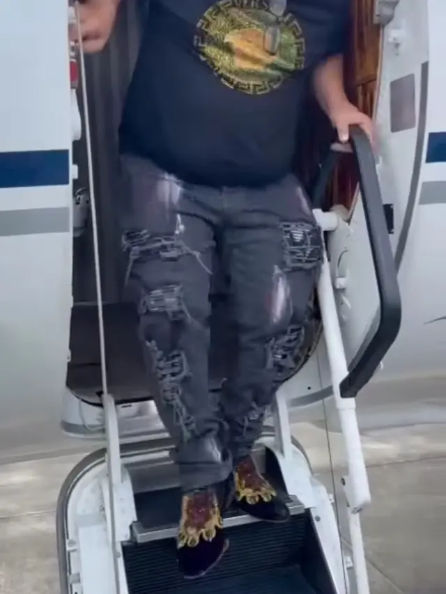 Hotman Paris Digigit Berang-Berang