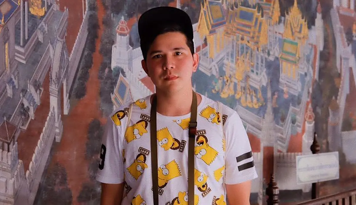 Setiap orang punya cara sendiri untuk menemukan kebahagiaan tersendiri dalam kehidupannya. Termasuk Haykal Kamil yang katanya sangat bahagia bisa bertemu dengan mantan pacarnya setiap hari. Kok bisa ya? (Instagram/haykalkamil)