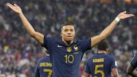 Brace yang dicetak Mbappe sukses membawa Prancis menjadi tim pertama yang lolos ke 16 besar Piala Dunia 2022. (AP Photo/Martin Meissner)
