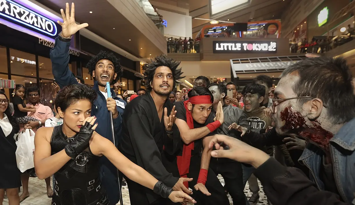 "Sebagai teman sejatinya harus bantu teman, ya udah kita menyelamatkan teman kita. Dan kita dikasih masukan teman kita satu lagi, Acho, dia bilang kalau kita mainin poco-poco aman. Kita menjalankan dan benar," tambahnya. (Bambang E.Ros/Bintang.com)