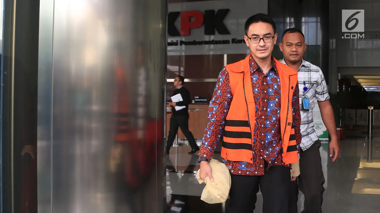 Senyum Zumi Zola Usai Diperiksa KPK