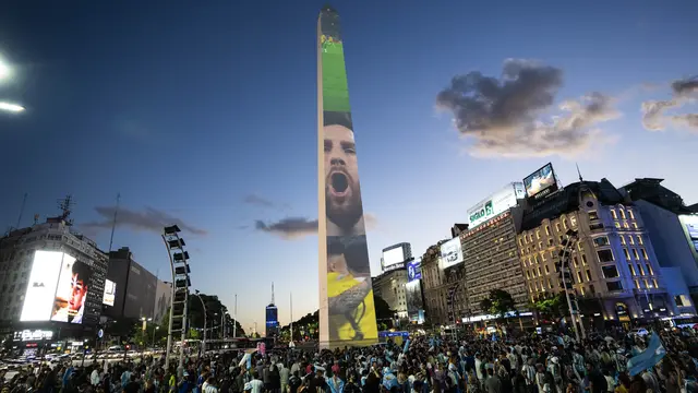 Jelang Final Piala Dunia 2022, Suporter Argentina Berkumpul di Monumen Obelisk