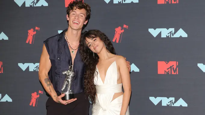[Fimela] Camila Cabello dan Shawn Mendes