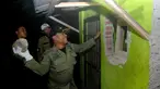 Petugas  menggerebek tempat penjualan dan pembuatan miras di Cicalengka, Kabupaten Bandung, Minggu (8/4). Penggerebekan toko miras di enam titik wilayah Cicalengka dilakukan pasca meninggalnya 15 orang akibat menenggak miras oplosan. (Timur Matahari/AFP)