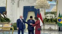 Presiden Brasil Hadiahkan Jersey Nomor '8' ke Prabowo: Kita Sama-Sama Beruntung