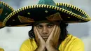 Wajah murung pendukung Brasil usai timnya dicukur Jerman 1-7 pada babak semifinal Piala Dunia 2014, Selasa (8/7/14). (REUTERS/Leonhard Foeger)