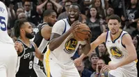 Pertandingan kelima antara Golden State Warriors melawan San Antonio Spurs di ORACLE Arena dalam NBA Play-Off 2017-2018 (Foto: AP Photo/Darren Abate)