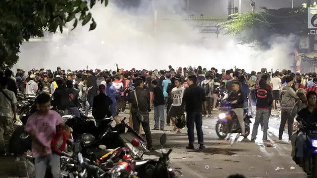 Memahami Kode 1312 ACAB yang Dibawa Massa saat Ricuh Demo Depan DPR