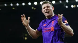 James Milner - Gelandang Liverpool ini merupakan pemain dengan penampilan terbanyak di Liga Inggris yang masih berstatus aktif. Terhitung sejak laga terakhir bersama Liverpool pada 14 Agustus lalu, Milner total telah mencatatkan 565 penampilan di Premier League. (Foto:AFP/Ian Kington)