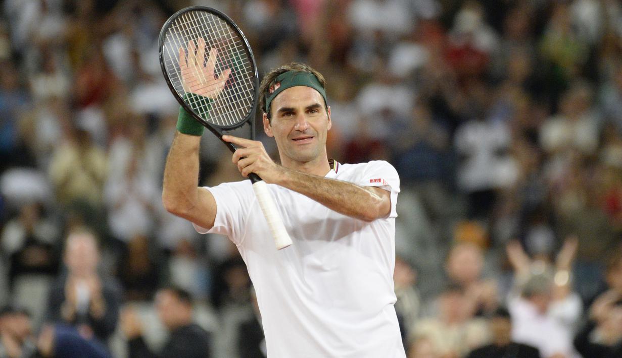 1. Roger Federer (Tenis) - Petenis Swiss ini menempati posisi teratas sebagai atlet dengan pendapatan tertinggi tahun 2020 yaitu sebesar USD 106,3 juta (Rp 1,55 triliun). Endorsement merupakan sumber terbesar pria 38 tahun itu. (AFP/Rodger Bosch)