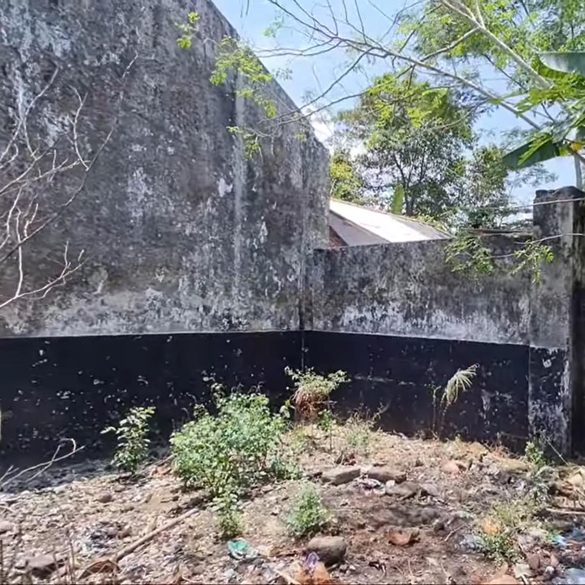Bekas ruang tunggu Stasiun Kalipucang