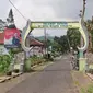 Suasana gerbang masuk Desa Wisata Cibuntu Kabupaten Kuningan Jawa Barat. Foto (Liputan6.com / Panji Prayitno)