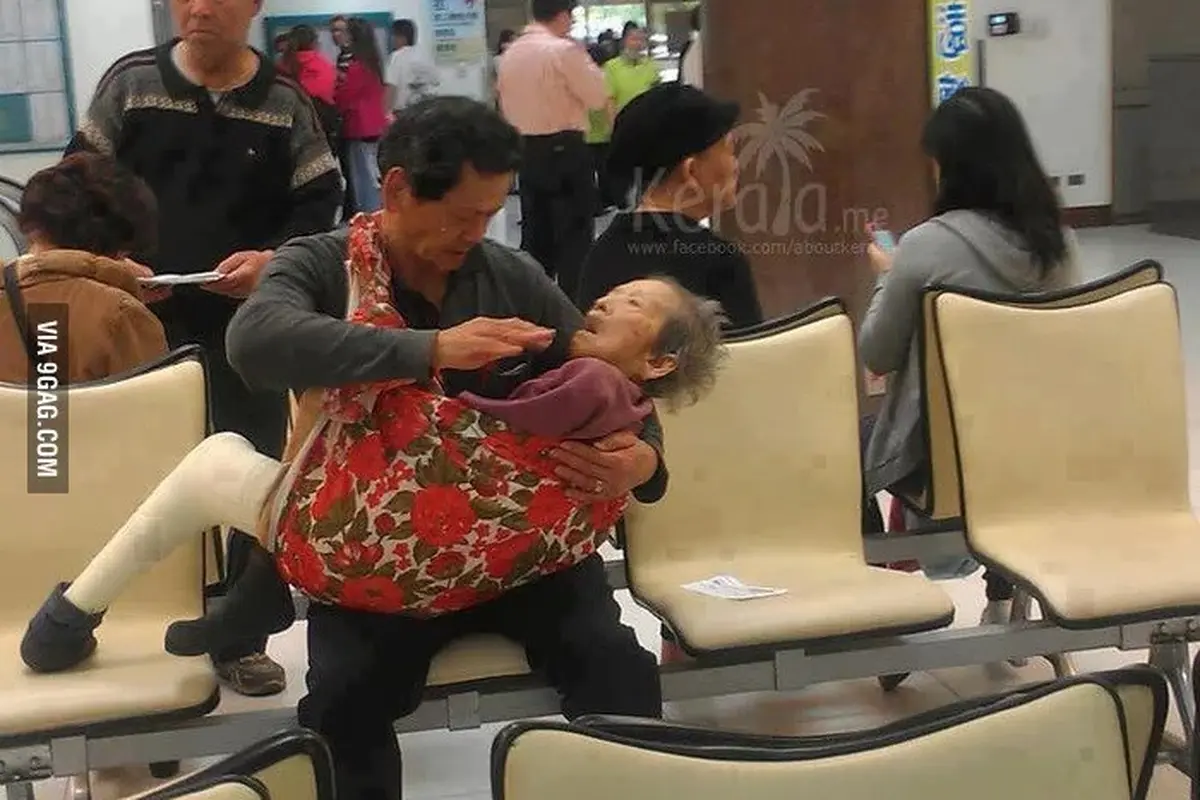 Tidak Lupa Dengan Jasa Sang Ibu, Sikap Anak Ini Viral dan Bikin Nangis Bombay