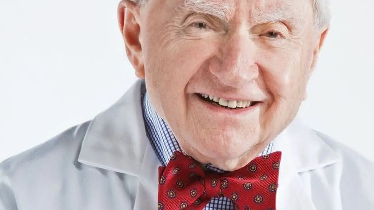 Profil Howard Tucker, Seorang Dokter Saraf Berumur 101 Tahun. Dia Baru Saja Memecahkan Rekor Dunia Sebagai 'Dokter Praktik Tertua'. Ini Kisah dan Tips Panjang Umur dari Howard Tucker (instagram.com/whatsnextmovie)