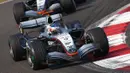 2000-2009: Memasuki era 2000an, Formula 1 mulai berkembang pesat menjadi olahraga favorit di dunia. Unsur safety semakin ditingkatkan serta penurunan kubikasi mesin menjadi salah satu ciri dekade ini. Bintang-bintang baru seperti Fernando Alonso, Kimi Raikkonen, Felipe Massa, Jenson Button, Sebastian Vettel, Nico Rosberg, dan Lewis Hamilton. (Foto: McLaren MP4-20/Source: goodwood.com)