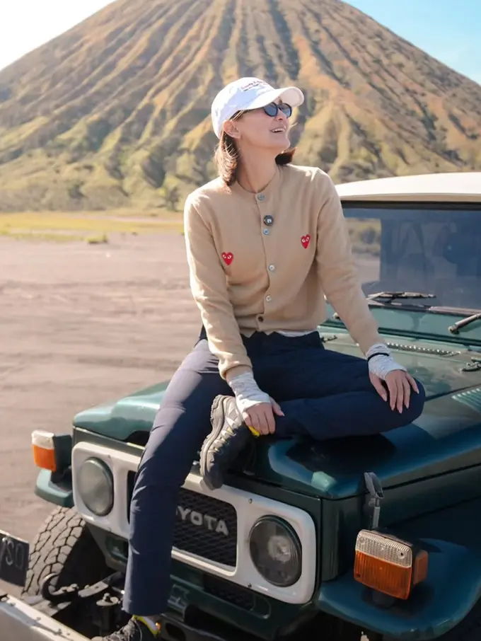 Luna Maya Liburan ke Bromo