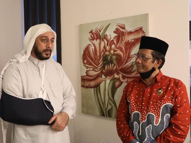 Tak Membalas Syekh Ali Jaber Malah Hentikan Jemaah Yang Memukuli Pelaku Penikaman Showbiz Liputan6 Com