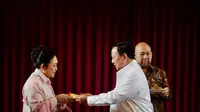 6 Potret Titiek Soeharto di Ulang Tahun Prabowo, Dapat Potongan Tumpeng Khusus