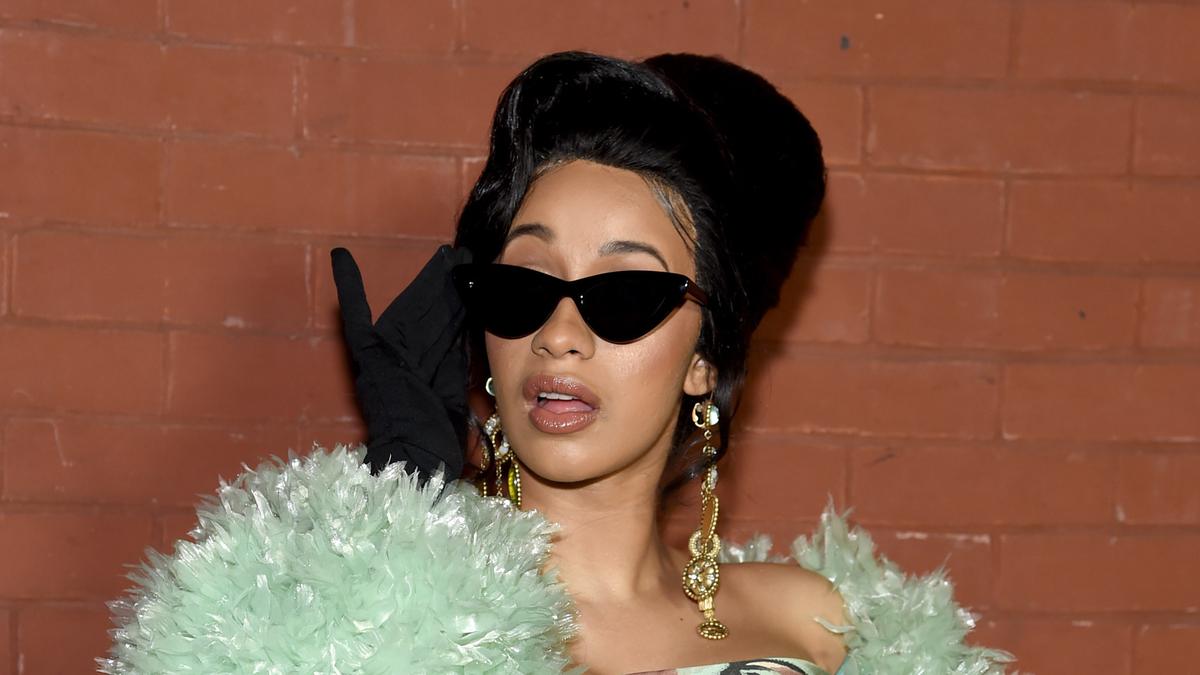 Cardi B Hamil Anak Keempat, Kehamilan Pertama dengan Stefon Diggs
