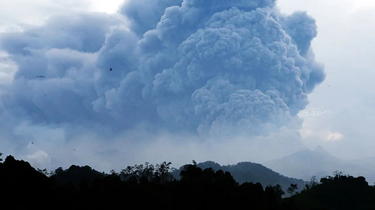 gunung-kelud-meletus-140214b.jpg