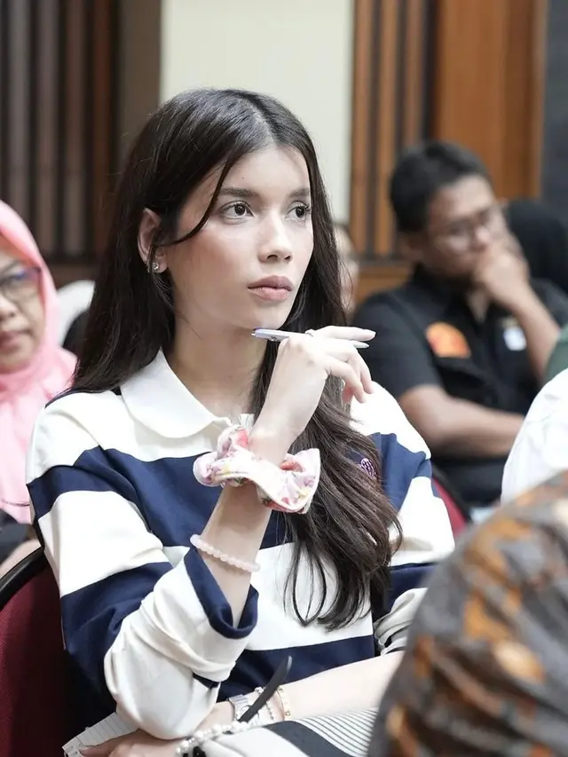 Gaya Riasan Sabrina Chairunnisa yang Lanjut S3 di UI, Bisa Jadi Inspirasi Makeup No Makeup Look untuk Kuliah