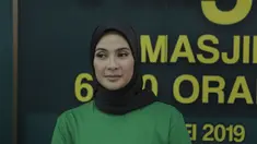Maudy Koesnaedi saat menghadiri acara buka puasa bersama keluarga si Doel The Movie 2 di Kawasan Lebak Bulus, Jakarta Selatan pada Selasa (14/5/2019). (Kapanlagi.com/Muhammad Akrom Sukarya)