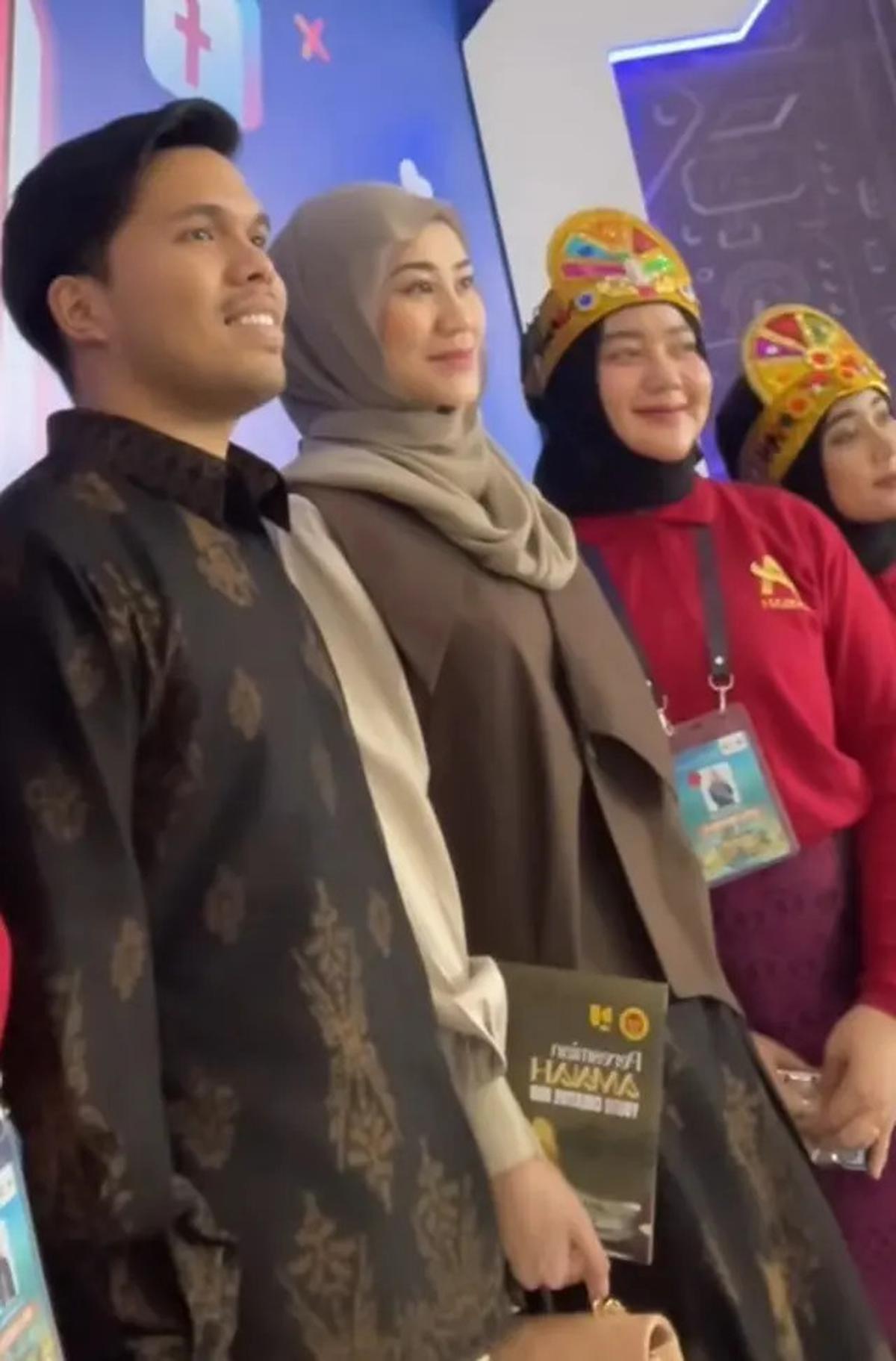 6 Potret Aaliyah Massaid Kenakan Kerudung Tren Meleyot Bersama Thariq Halilintar di Aceh