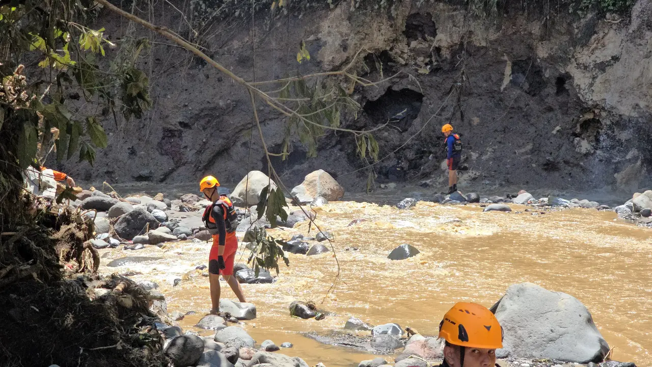 Pencarian korban banjir lahar dingin di kawasan Gunung Marapi. (Liputan6.com/ ist)