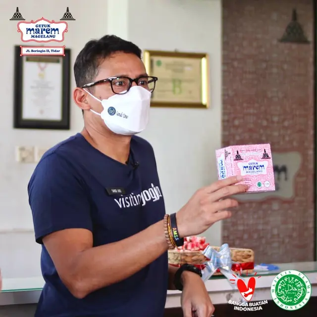 Sandiaga Uno yang berkunjung ke tempat produksi Getuk Marem