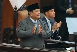 Presiden Prabowo Subianto saat menyampaikan pidato dalam Sidang Tahunan MPR RI dan Sidang Bersama DPR-DPD RI Tahun 2026 di Kompleks Parlemen, Jakarta, Jumat (14/8/2026). (AP/ Dita Alangkara)