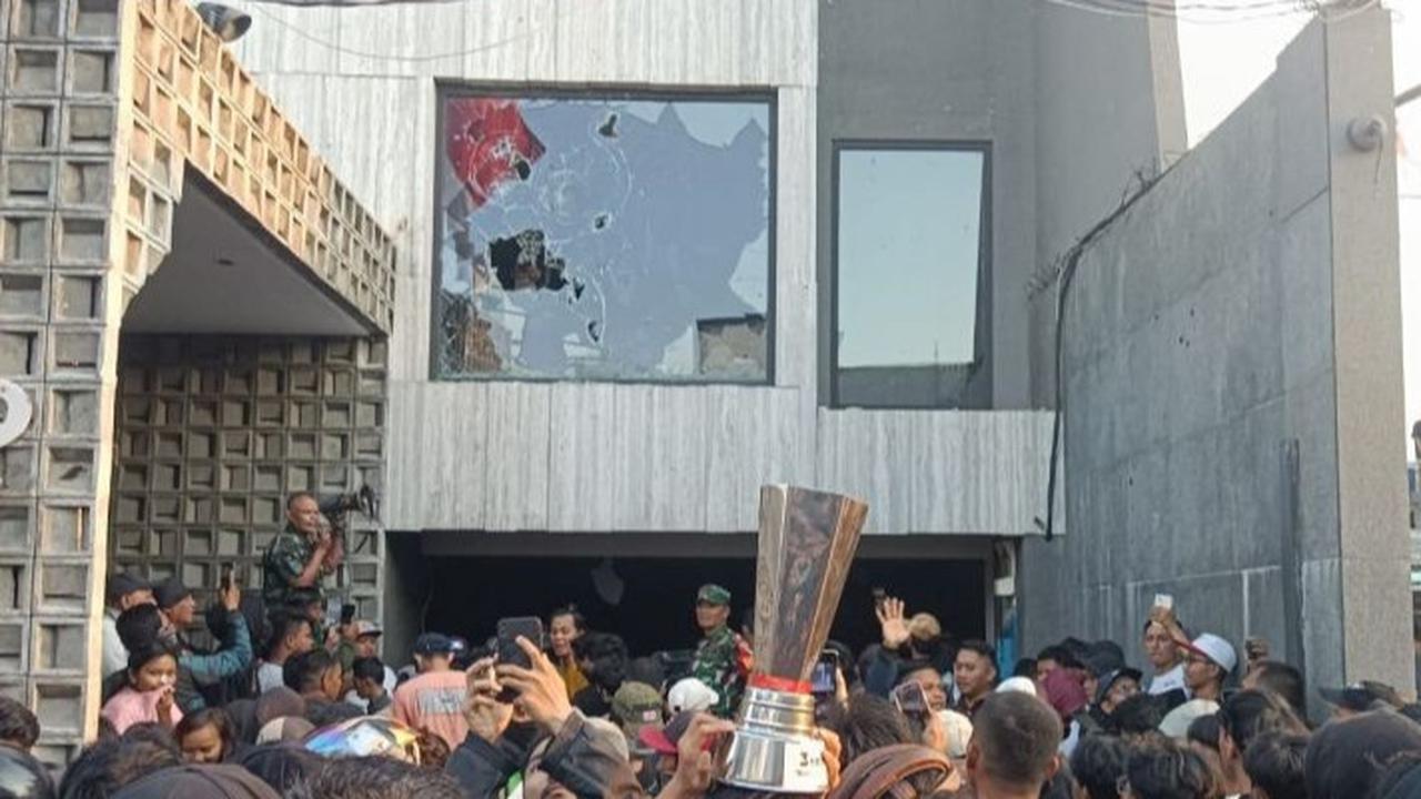32 Barang Jarahan dari Rumah Ahmad Sahroni Dikembalikan, Termasuk Satu Bundel Sertifikat Tanah