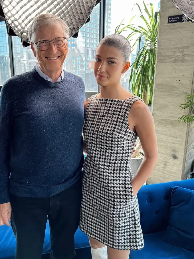 Mengenal Putri Bungsu Bill Gates, Phoebe