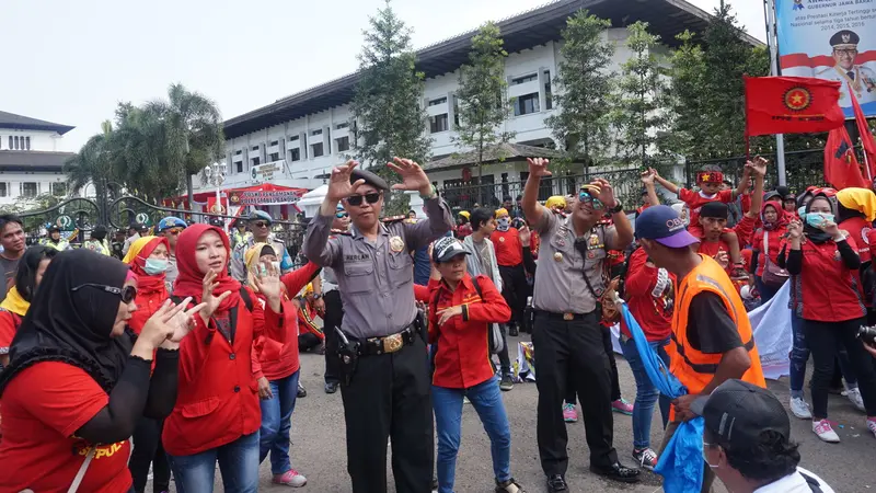 Ragam Cara Kelas Pekerja di Bandung Peringati Hari Buruh