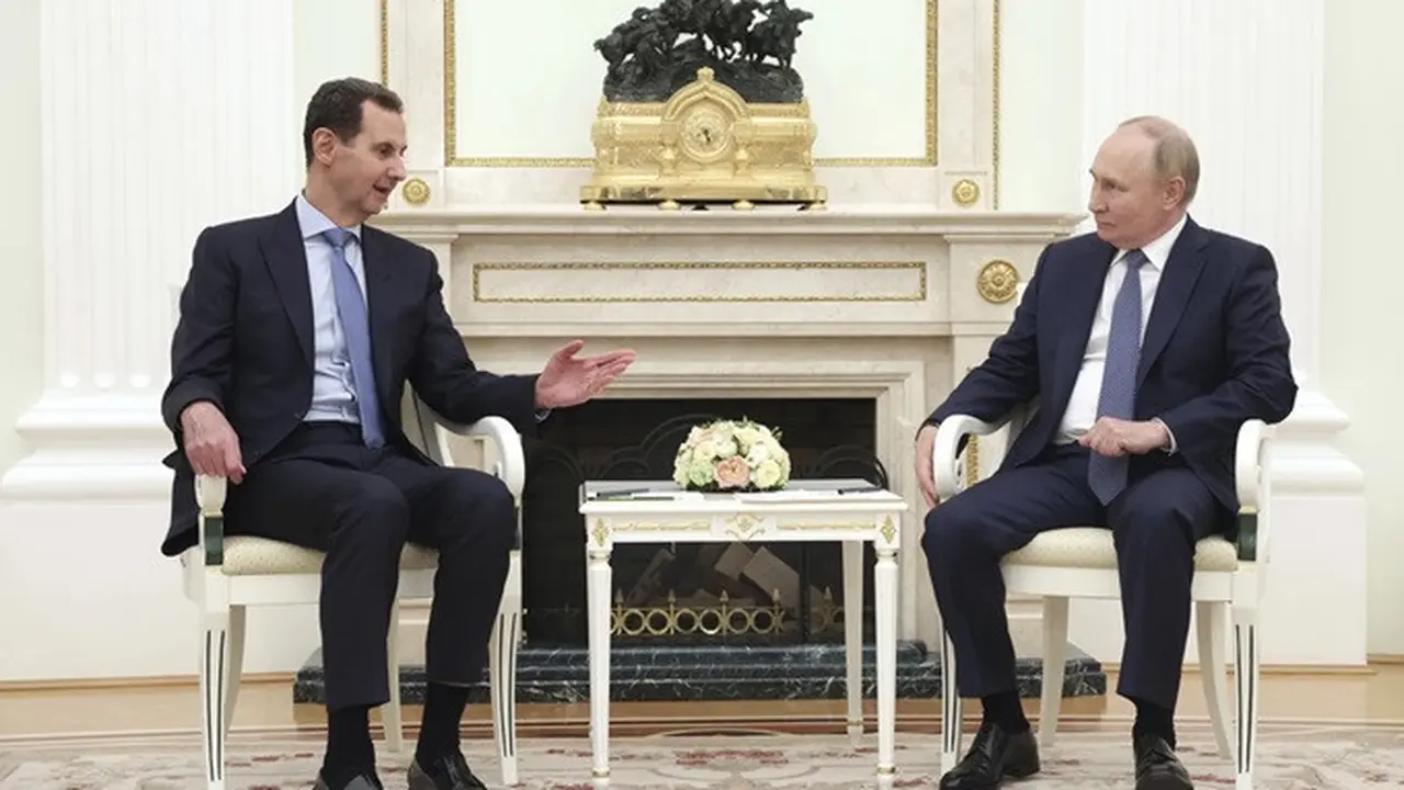Presiden Rusia Vladimir Putin dan Presiden Suriah Bashar al-Assad saat bertemu di Kremlin, Moskow, pada Rabu (24/7/2024).